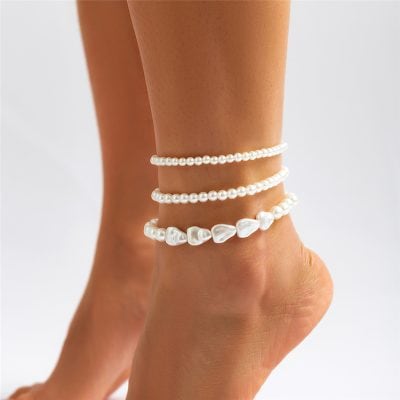 Delicate white pearl anklet for women, perfect for enhancing summer beachwear or everyday style, made with high-quality pearls for a sophisticated look.