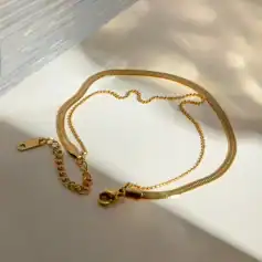 Luxurious gold necklace and bracelet, perfect for fashion and special occasions. Crafted with high-quality gold, adding a touch of elegance and sophistication to any outfit.