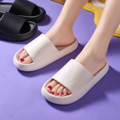 Comfortable casual slide sandals for women, perfect for indoor and outdoor wear. Stylish, lightweight, and easy to slip on for everyday comfort.