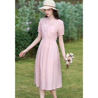 Elegant pink floral midi dress with short sleeves and pleated skirt, ideal for outdoor garden events and casual summer outings.