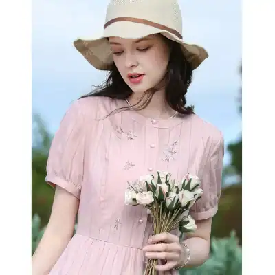 High-quality wide-brim straw sun hat for women, UV protection, fashionable summer accessory, perfect for outdoor activities, beach trips, and garden outings.