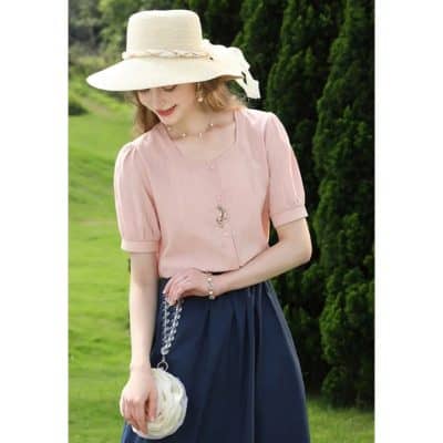 High-quality women's fashion accessories including hats, jewelry, and handbags for stylish outdoor and casual looks. Perfect for enhancing your summer wardrobe.