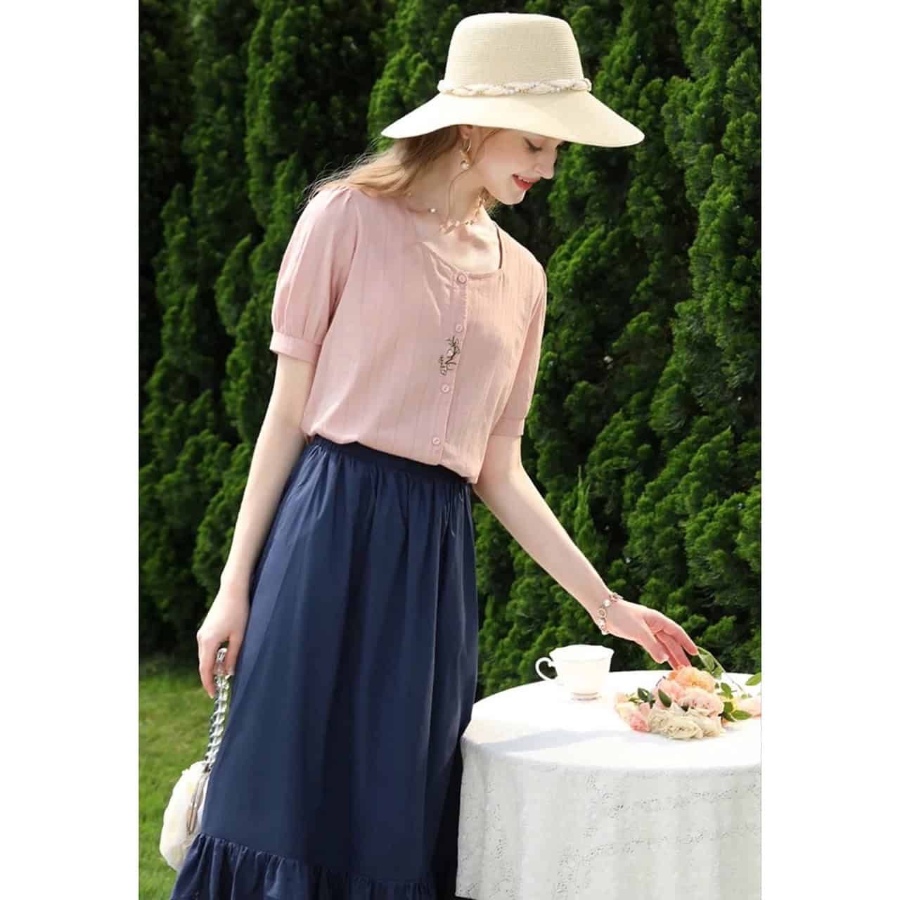 Beautifully styled casual outfit perfect for sunny days, featuring comfortable fabrics and chic accessories for an upscale, yet relaxed look.