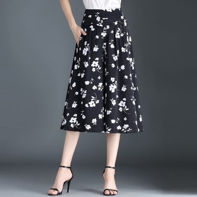 Floral midi skirt for women, stylish black and white design, perfect for casual or office wear. High-quality fabric, comfortable fit, trendy fashion statement.