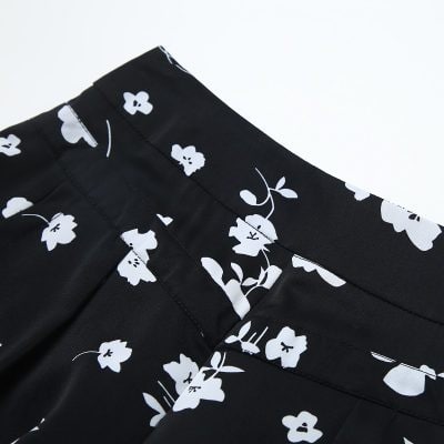 Comfortable black floral shorts for women, lightweight and stylish, perfect for casual outings, summer fashion, and daily wear. Features a flattering fit with a trendy floral print for a casual, chic look.