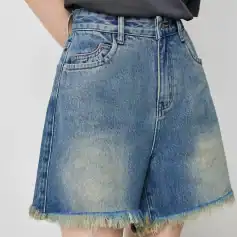 Fashionable high-waisted denim shorts with frayed hem, perfect for casual and summer wear.