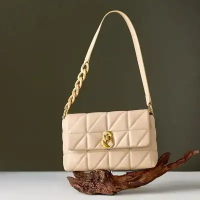Elegant beige quilted leather handbag with gold hardware and chain strap, perfect for fashion-forward women. Ideal for all occasions, combining luxury and style.