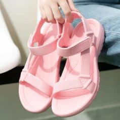 Comfortable pink sandals with adjustable straps, ideal for outdoor activities and casual outings, available at Monalisa Store.