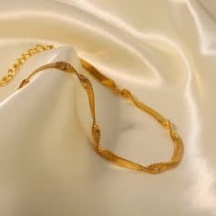 Luxurious gold jewelry - stylish gold necklace ideal for women’s fashion accessories. Perfect for dressing up or casual wear. High-quality material, timeless design, and craftsmanship from Monalisa Medical Store.