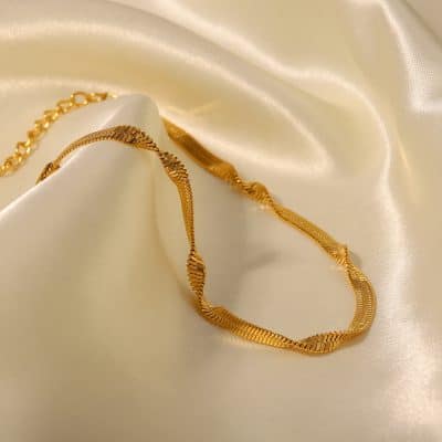 Luxurious gold jewelry - stylish gold necklace ideal for women’s fashion accessories. Perfect for dressing up or casual wear. High-quality material, timeless design, and craftsmanship from Monalisa Medical Store.