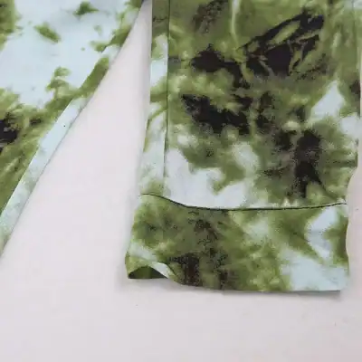 Luxurious green and black tie-dye silk scarves featuring abstract patterns, ideal for fashionable accessories, gifts, or adding a pop of color to your wardrobe.