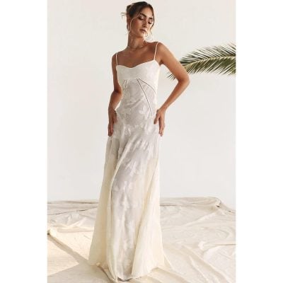 Chic white butterfly print dress with delicate spaghetti straps, flowy silhouette, and sophisticated design. Ideal for summer outings, casual gatherings, or stylish daytime wear. Comfortable and stylish.