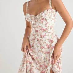 A stylish floral dress with a fitted bodice and adjustable straps, perfect for spring and summer occasions. Made from lightweight fabric, offering comfort and a feminine look.