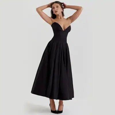 Timeless black evening dress featuring a flattering fitted bodice and flowing full-length skirt, ideal for formal gatherings. Shop the latest collection at Monalisa Store for stylish, elegant women's evening wear.