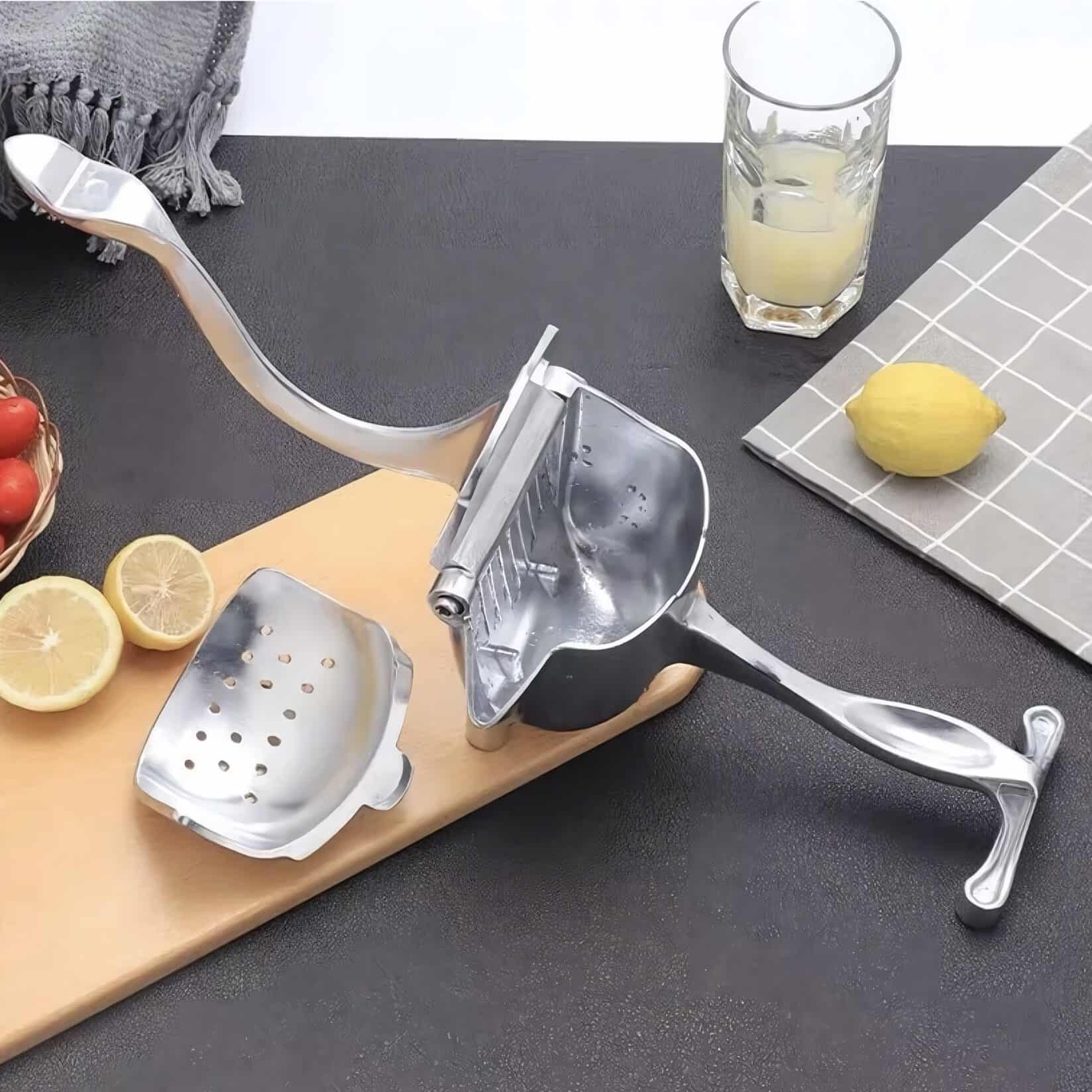 Stainless steel cake cutting tool with adjustable design, perfect for cakes, bread, and pastries. Durable, easy to clean, and ideal for both home and professional bakers.