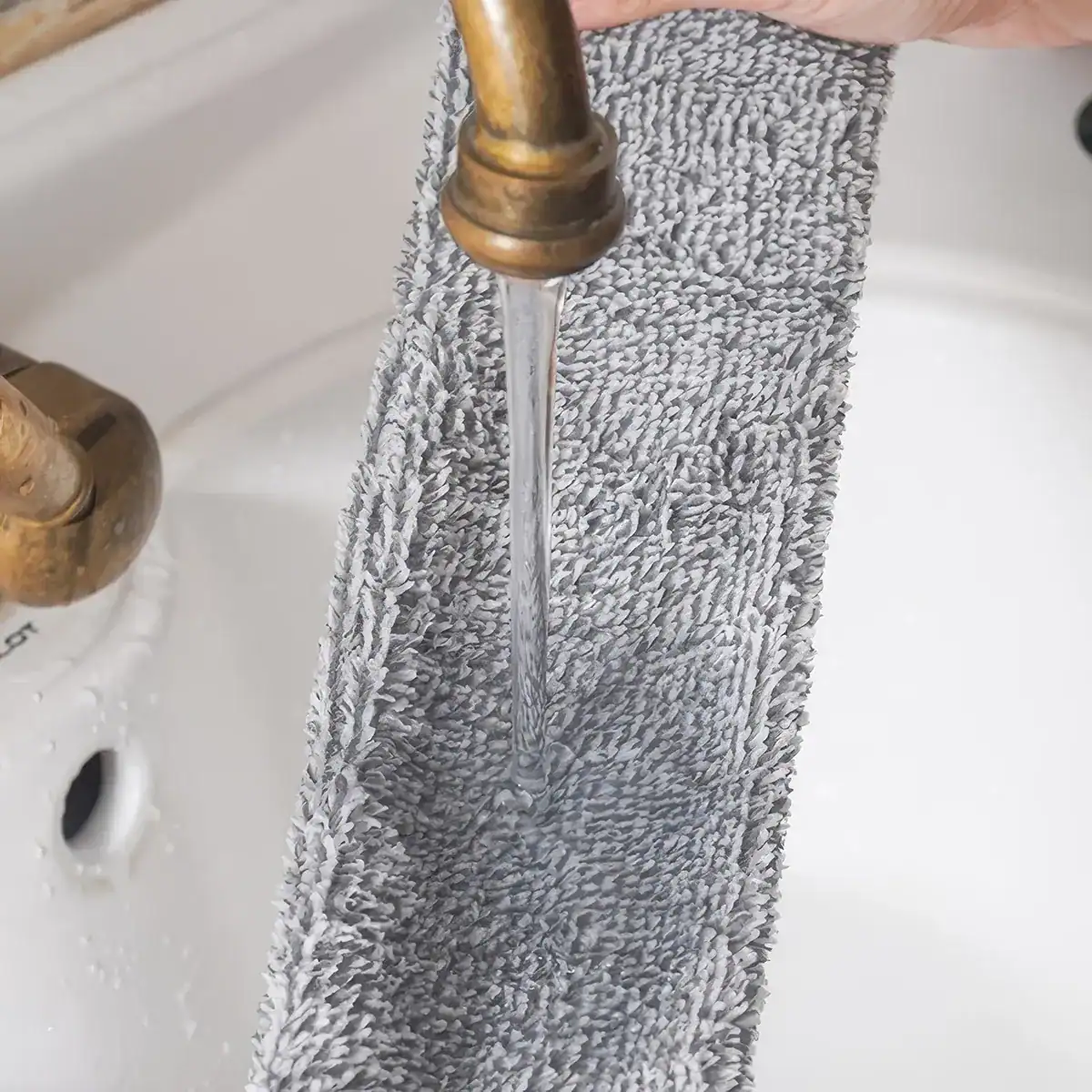 Microfiber cleaning cloth for optical lenses and glasses, ensuring no scratches or fibers left behind. Perfect for maintaining clear vision and lens hygiene.