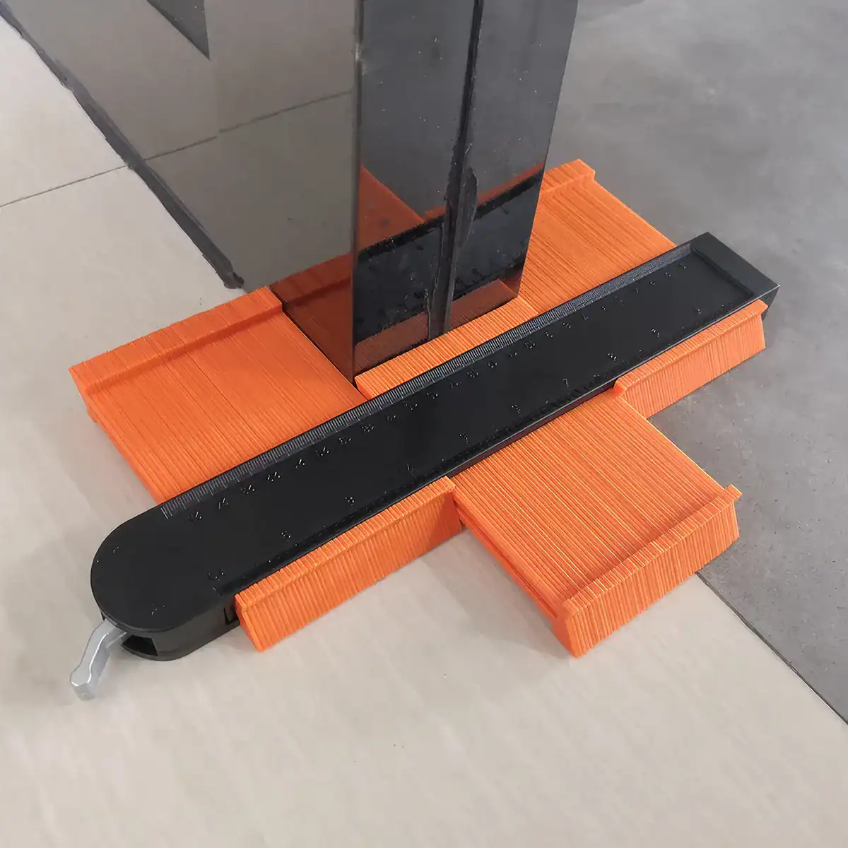 Optical calibration tool used for precise alignment of glasses frames and lenses at Monalisa Store, enhancing customer fit and comfort in eyewear centers.