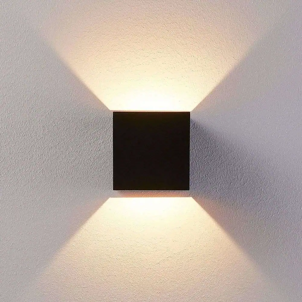 LED wall lamp, modern indoor lighting, minimalist black wall sconce for home decor, energy-efficient LED fixture for living room or bedroom lighting.