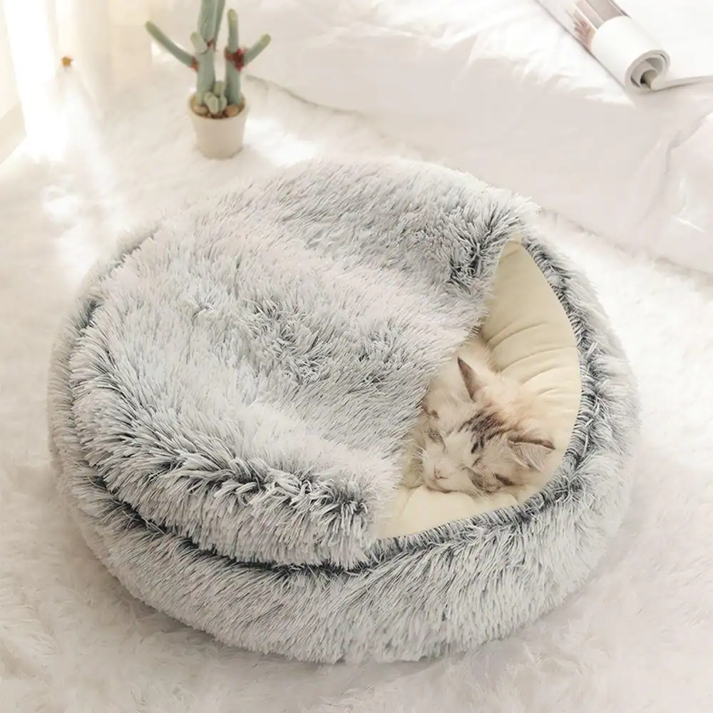 Soft faux fur pet bed for cats and small animals. Perfect for relaxation and comfort. Ideal for indoor use, stylish design, and easy to clean. Keeps pets warm and secure.