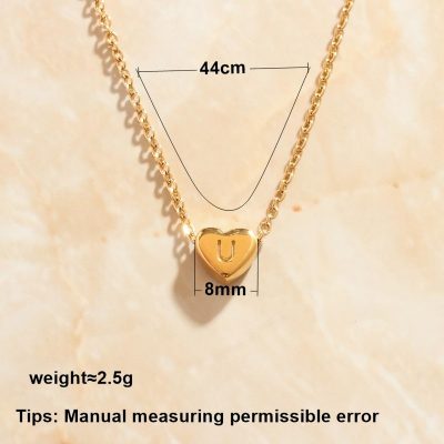 Gold heart necklace with engraved letter 'U,' featuring a 44cm chain and 8mm pendant, weighing approximately 2.5g. This elegant jewelry piece is perfect for personalized gifts, fashion accessories, and special occasions.