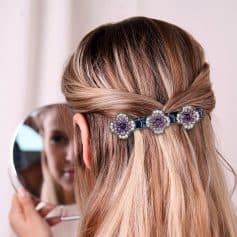 A glamorous crystal hair clip adds elegance to hairstyles, ideal for special occasions or daily wear.