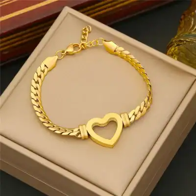 Elegant gold chain necklace with a heart-shaped pendant, perfect for stylish accessories and gifts. Crafted for durability and sophistication, ideal for special occasions or everyday wear.