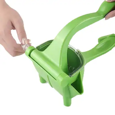 High-quality green dental floss machine with easy-to-use handle, perfect for professional or at-home dental cleaning, ensuring effective plaque removal and fresh breath.