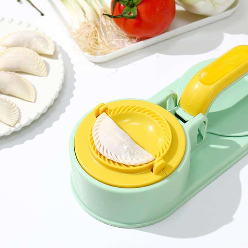 Electric food slicer for vegetables and fruits, compact kitchen tool, easy to use and clean. Perfect for preparing salads, sandwiches, and snacks efficiently.