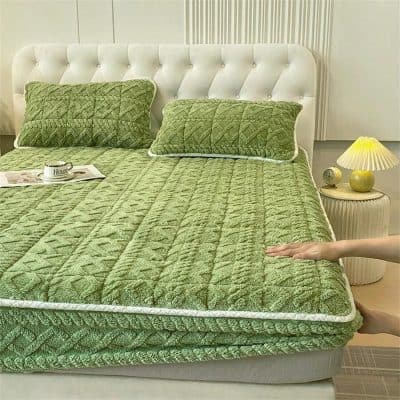 Premium green bed cover with matching pillowcases, soft velvet texture, perfect for bedroom decor and comfort, suitable for home and hotel use.
