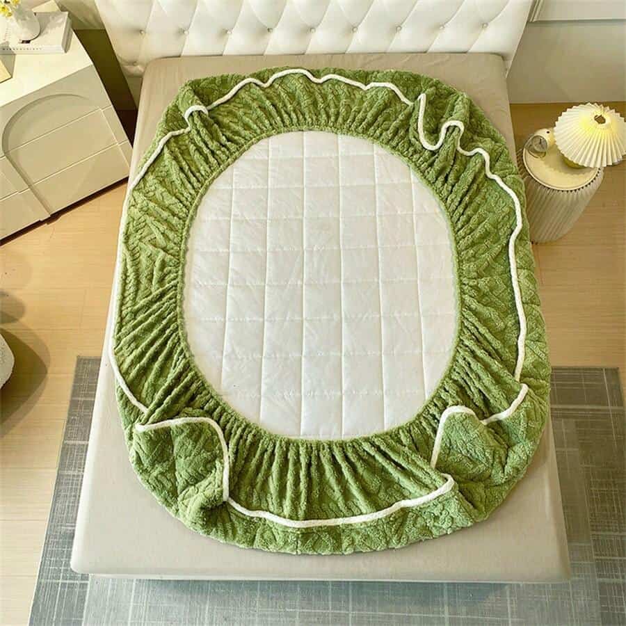 Luxurious Tafu Velvet Quilted Mattress Pad and Pillowcase Set - Image 8