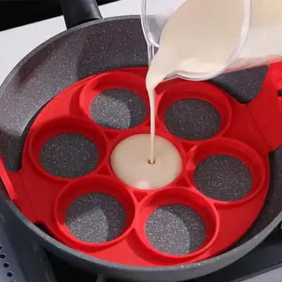 High-quality non-stick egg waffle maker with red silicone molds, perfect for making crispy, fluffy egg waffles at home or in cafes. Easy to use and clean, ideal for breakfast or snacks.