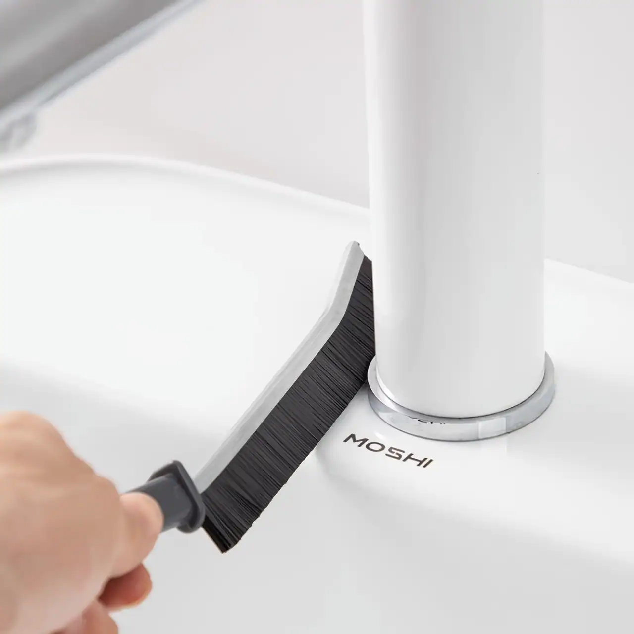 High-quality optical equipment for eye exams and vision correction at Monalisa Store, specialized in advanced optical health and eyewear solutions.