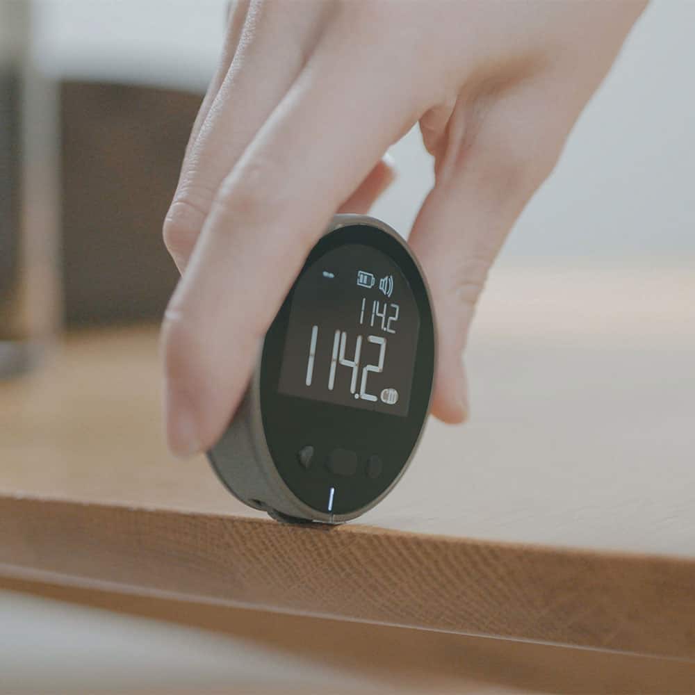 High-quality pulse oximeter displays blood oxygen saturation and pulse rate for accurate health assessments. Compact, easy-to-use device ideal for home and medical use.