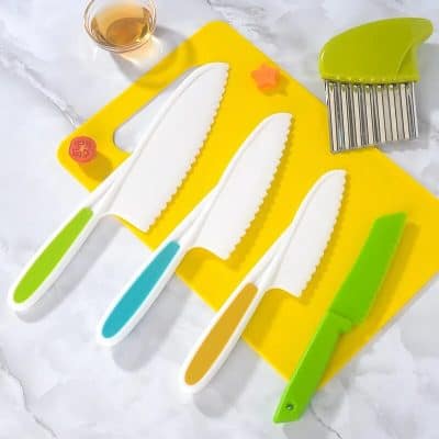Colorful plastic knives set for cooking and food preparation, ideal for slicing fruits, vegetables, and cheese with safety and precision. Includes a green safety knife and a food slicer.