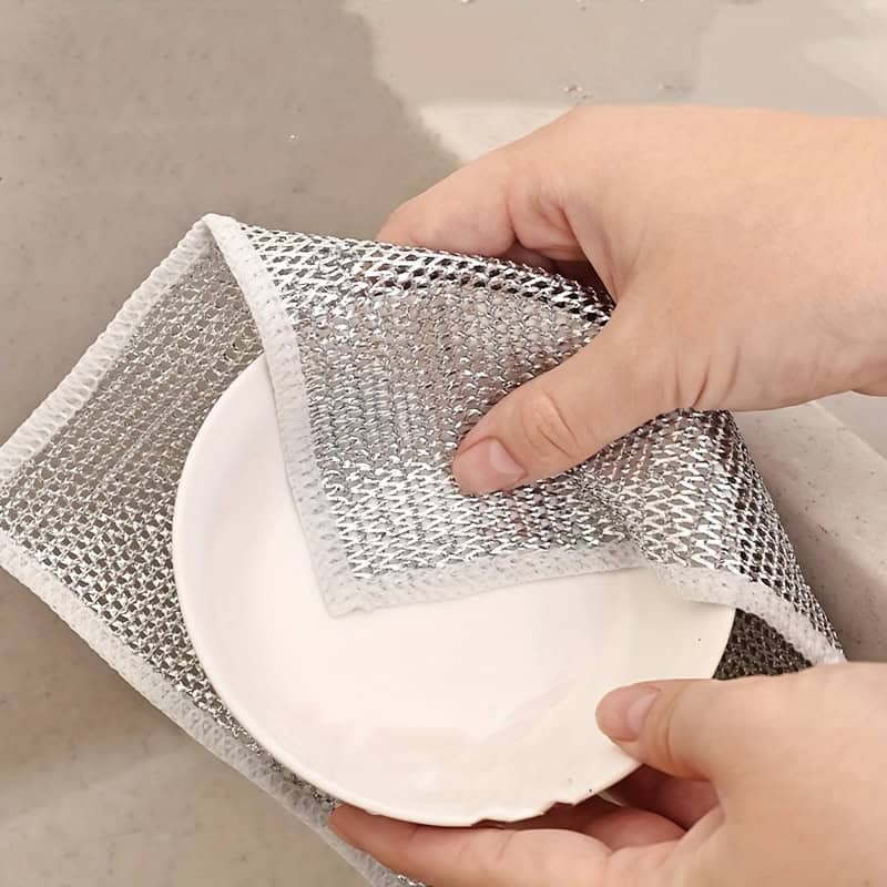 High-quality silicone cloth for cleaning eyeglasses, lenses, and optical frames, safe and reusable. Perfect for maintaining clear vision and keeping your eyewear spotless.