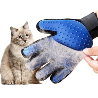 Soft pet grooming glove for cats and dogs, with rubber tips for effective hair removal. Perfect for pet owners seeking to reduce shedding and keep pets clean.