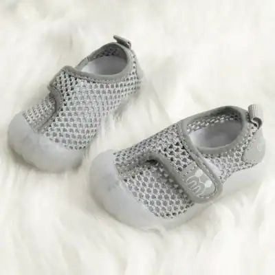 Soft mesh baby shoes comfortable for infants with flexible soles, ideal for outdoor walks and daily wear, featuring easy slip-on design and non-slip soles.