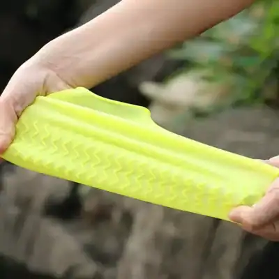 Cleanup essential silicone brush for glasses, gadgets, and accessories. Soft, flexible, and durable, perfect for delicate cleaning tasks.
