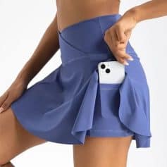High-waisted athletic skirt with a built-in pocket for essentials, perfect for activewear, running, and sports. Made from breathable, stretchy fabric for comfort and mobility.