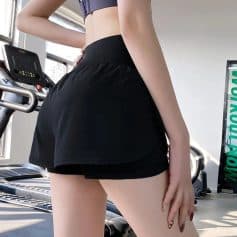 High-quality women's workout shorts ideal for active lifestyles and gym use. Comfortable, breathable, and stylish for optimal performance. Perfect for exercise, running, and casual wear.