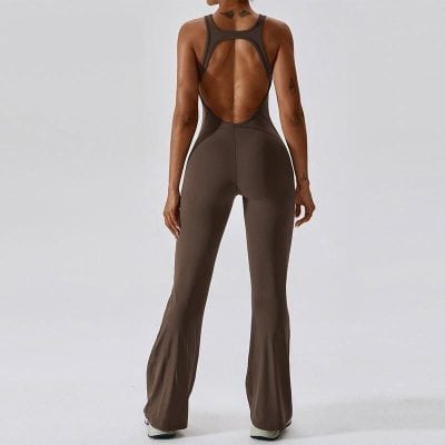Backless brown jumpsuit with wide-leg design, perfect for fashion-forward women. Stylish and comfortable, ideal for outings or casual events.