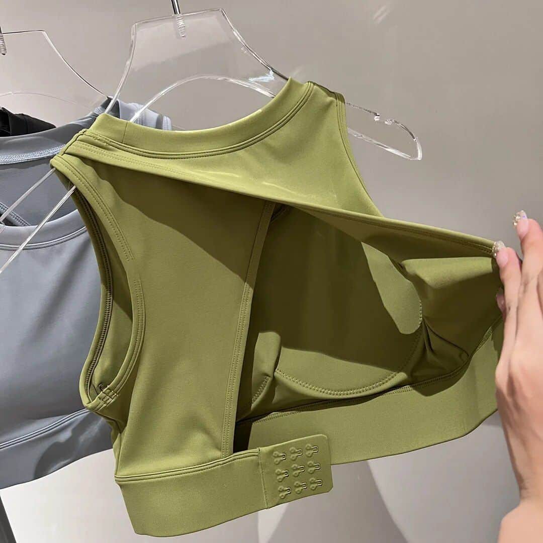 Comfortable supportive sports bra for activewear and fitness. Perfect for workouts, yoga, and running with breathable fabric and adjustable fit. Ideal for women seeking style and support.