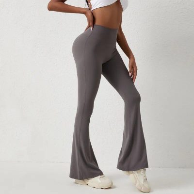 Comfortable gray high-waist pants with a flared design, perfect for fashionable outfits and everyday wear.