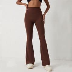 High-waisted brown yoga pants perfect for activewear, fitness, or casual wear, featuring a slim fit design and stretchy fabric for ultimate comfort and flexibility.