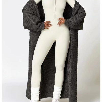 High-quality transparent mannequin showcasing fashionable eyewear displays and optometry accessories, perfect for optical stores and eye care centers.