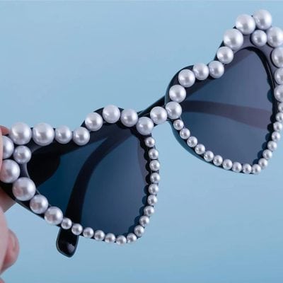 Stylish sunglasses adorned with pearls and dark lenses, perfect for a luxurious and fashionable look. Ideal for those seeking high-end eyewear at Monalisa Store.