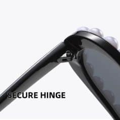 High-quality smart glasses with secure hinge design for comfortable wear and enhanced durability, perfect for vision correction and style. Ideal for fashion-forward individuals seeking innovative optical solutions.