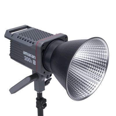 High-quality professional studio lighting for photography and videos, ideal for portraits, product shoots, and studio setups. Enhance your photography with reliable, adjustable lighting.
