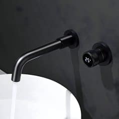 High-tech black bathroom tap with integrated digital temperature display, stylish modern design, perfect for contemporary bathrooms and ensuring precise water temperature control.