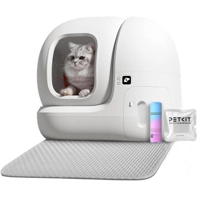 Fluffy white cat inside an advanced automatic self-cleaning litter box with odor control, featuring a sleek design, amods for indoor pet hygiene, ideal for cat owners seeking convenience and cleanliness.
